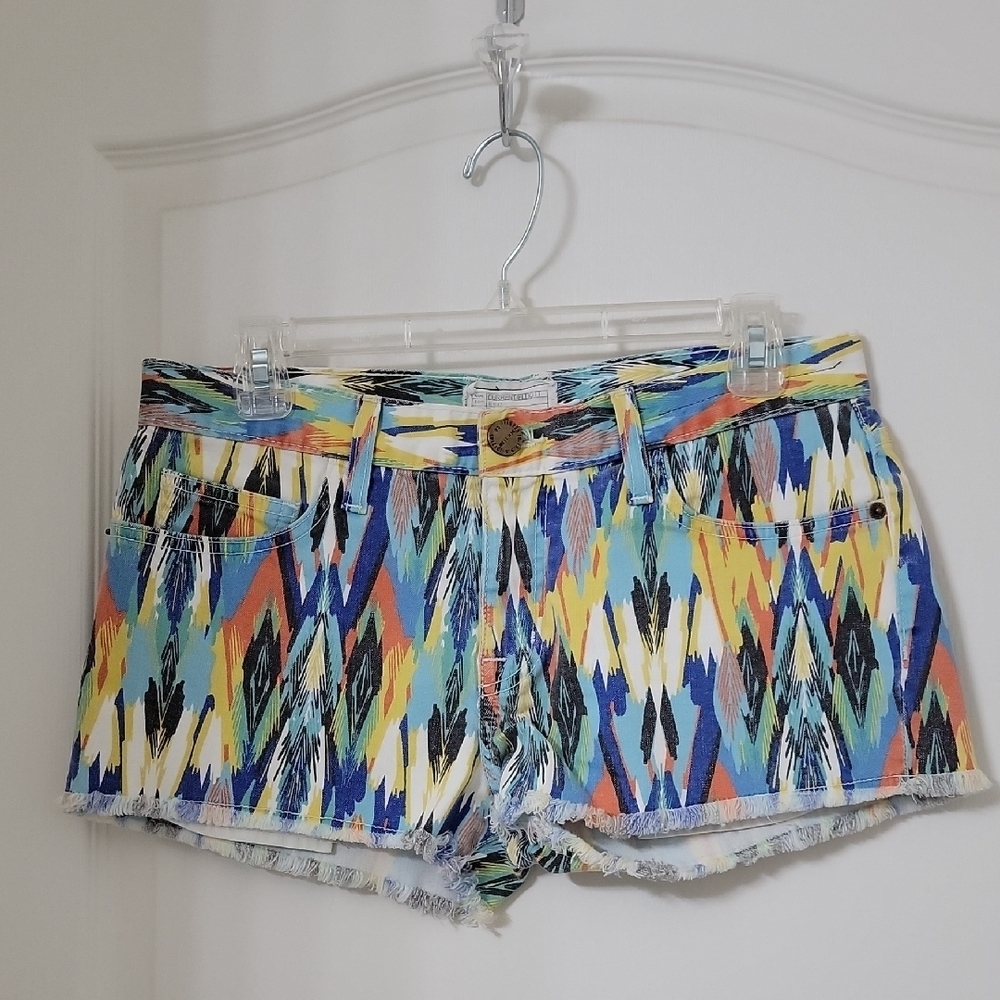 Current/Elliott Size 26 Multi Arrow Color Boyfriend Cutoff Shorts, Gently Used
